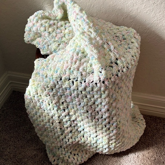 Handmade: Unisex baby blanket-cream/yellow/green/blue yarn-size: 30”x40” - Picture 1 of 11